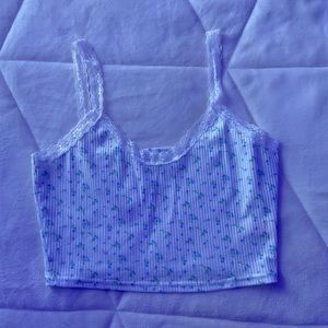 FLORAL LACE STRAPPED CROPPED SHIRT